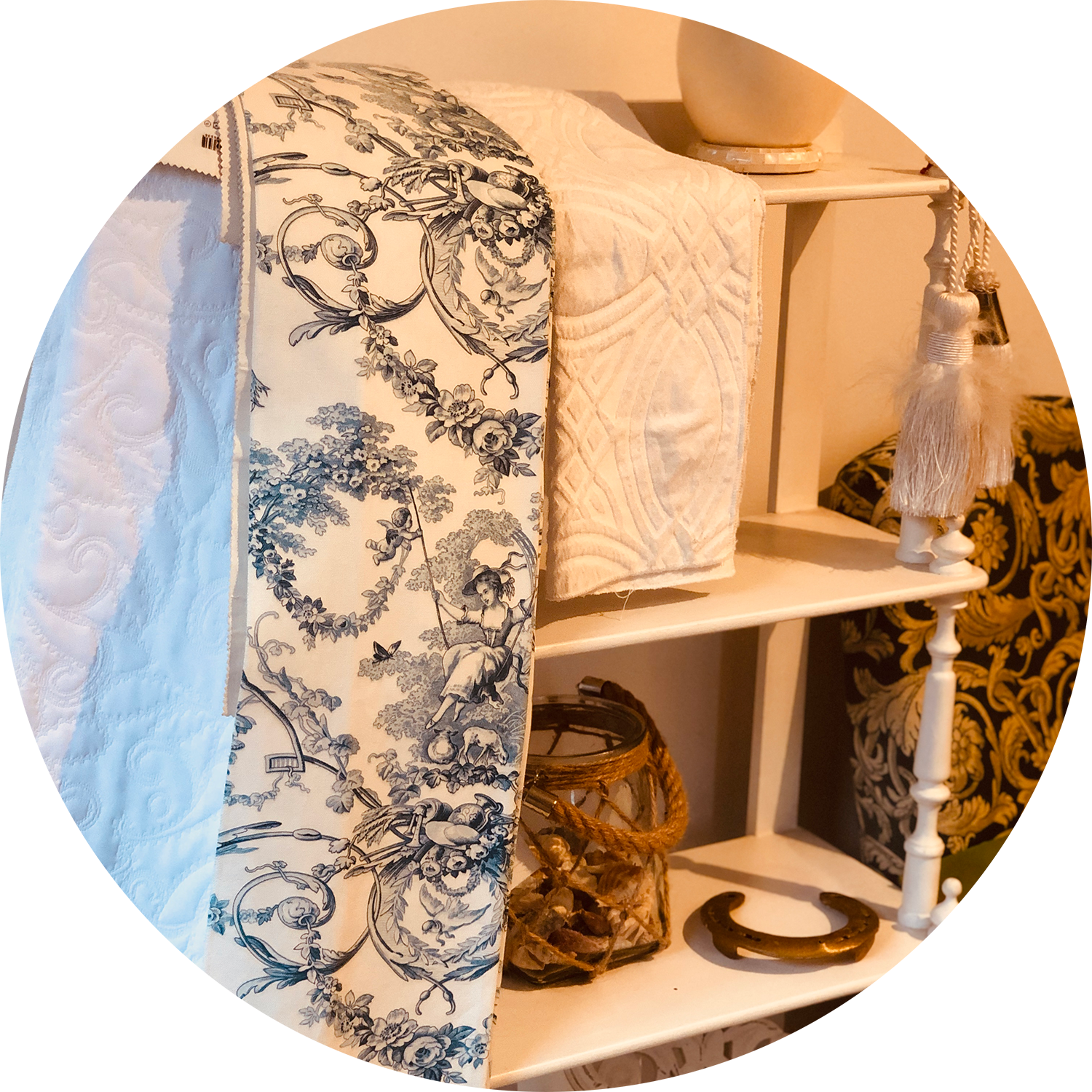 Einrichtung und Stoffe